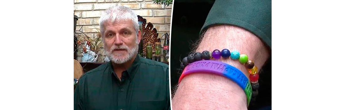 Учителя-гея из Огайо уволили за то, что он объяснил ученикам смысл своего радужного браслета