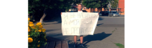 В Омске задержали гей-активиста с плакатом «Я не насильник, а моя жизнь не пропаганда»