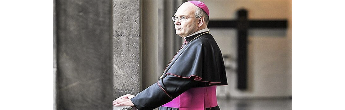Католический епископ призвал церковь к нормализации гомосексуальности