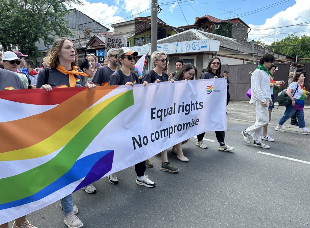Dezincriminarea relațiilor homosexuale consensuale între adulți